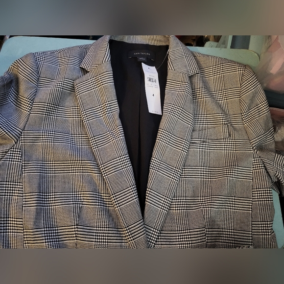Anne Taylor Jackets & Blazers - NWT Anne Taylor Black and White Check Blazer sz 4